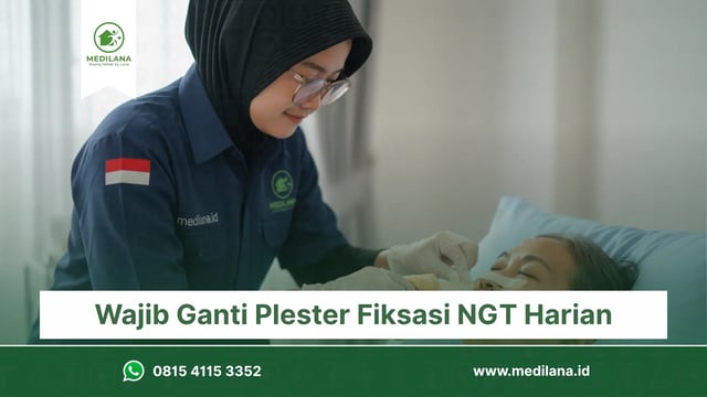Gambar caregiver atau anggota keluarga mengganti plester fiksasi selang NGT di hidung pasien, menunjukkan prosedur higienis dan aman.