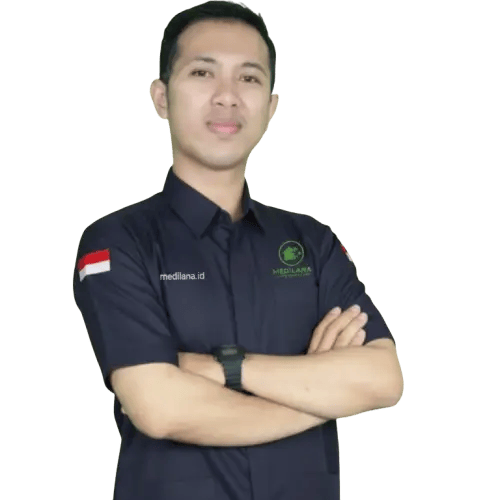 Perawat memberikan edukasi kepada keluarga pasien